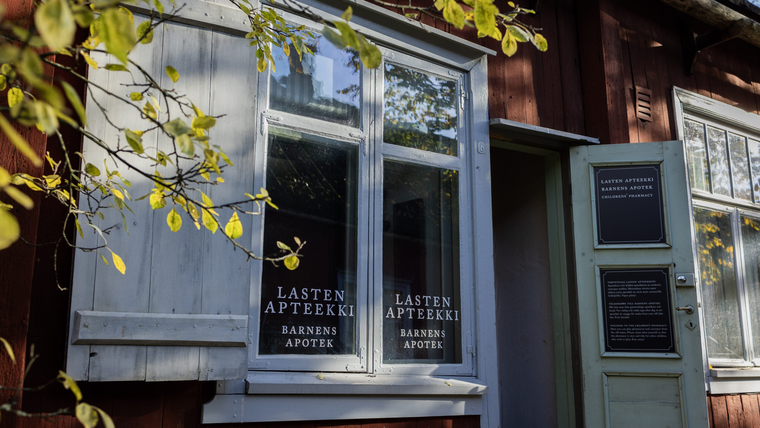 Sisäänkäynti Lasten apteekkiin.
